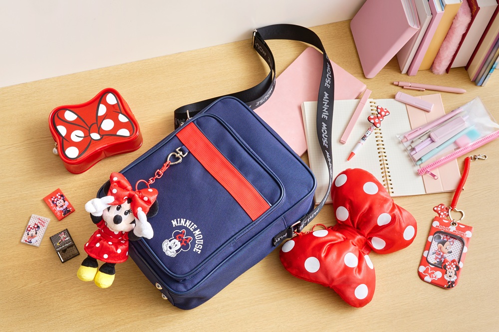 お友だちとおそろで持ってもかわいい♡ミニーマウスのドット柄リボンが主役！の平成レトロな新コレクション「MINNIE’S DOT RIBBON」がディズニーストアで発売中！