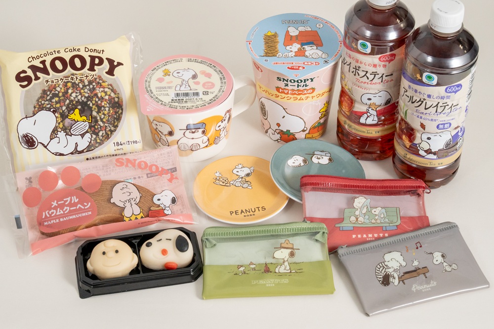 SNSでかわいすぎる！！と話題ふっとう！ファミリーマートの「PEANUTS」コラボは「スヌーピーと楽しむ、ファミマの秋」をテーマに、スイーツやティーなど15種類が登場☆
